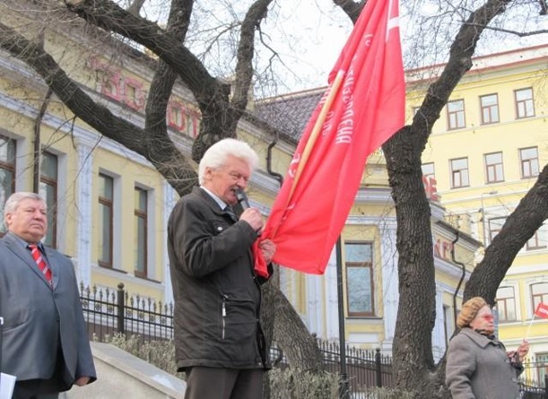 Выступает Секретарь РКРП И РОТФРОНТа  В.Н. Потапейко