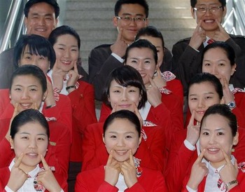 "Соревнование на лучшую улыбку" среди работников корейской железнодорожной компа