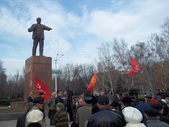 В Стаханове отпраздновали 96-ю годовщину Великой Октябрьской социалистической ре