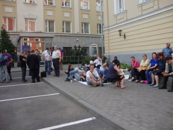 Круглосуточный лагерь протеста жильцов общежитий возле мэрии Москвы