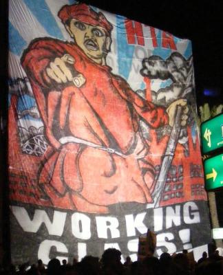 "Рабочий класс", гигантский (32 метра) плакат на демонстрации в Тель-Авиве