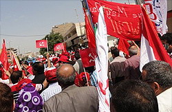 Рабочая демонстрация у Министерства промышленности в Багдаде 29 марта, требующая отмену всё ещё действующих ограничений времён Саддама Хусейна, установление трудового закона, который соответствует международным стандартам, и восстановления рабочих активис