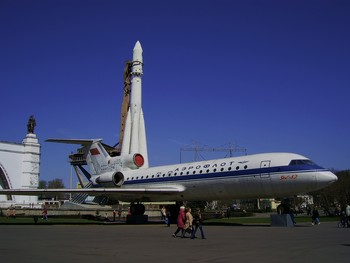 Самолёт Як-42 на ВДНХ